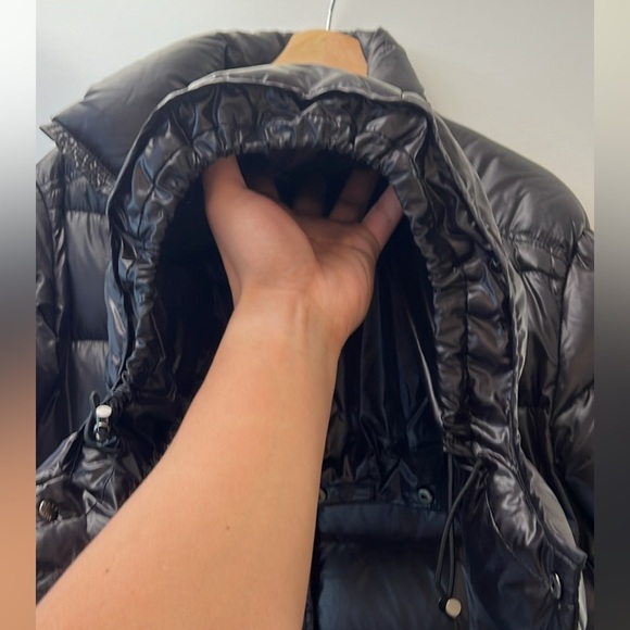 Moncler puffer jacket with a detachable hood - Picture 6 of 6